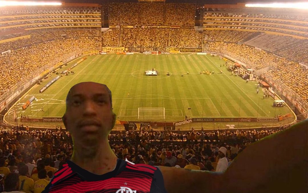 FlaPosting's tweet photo. Minha mãe: quem vendeu os móveis??? 
Eu em Guaiaquil assistindo o Mengão na final da liberta: https://t.co/ACGjDo40lk