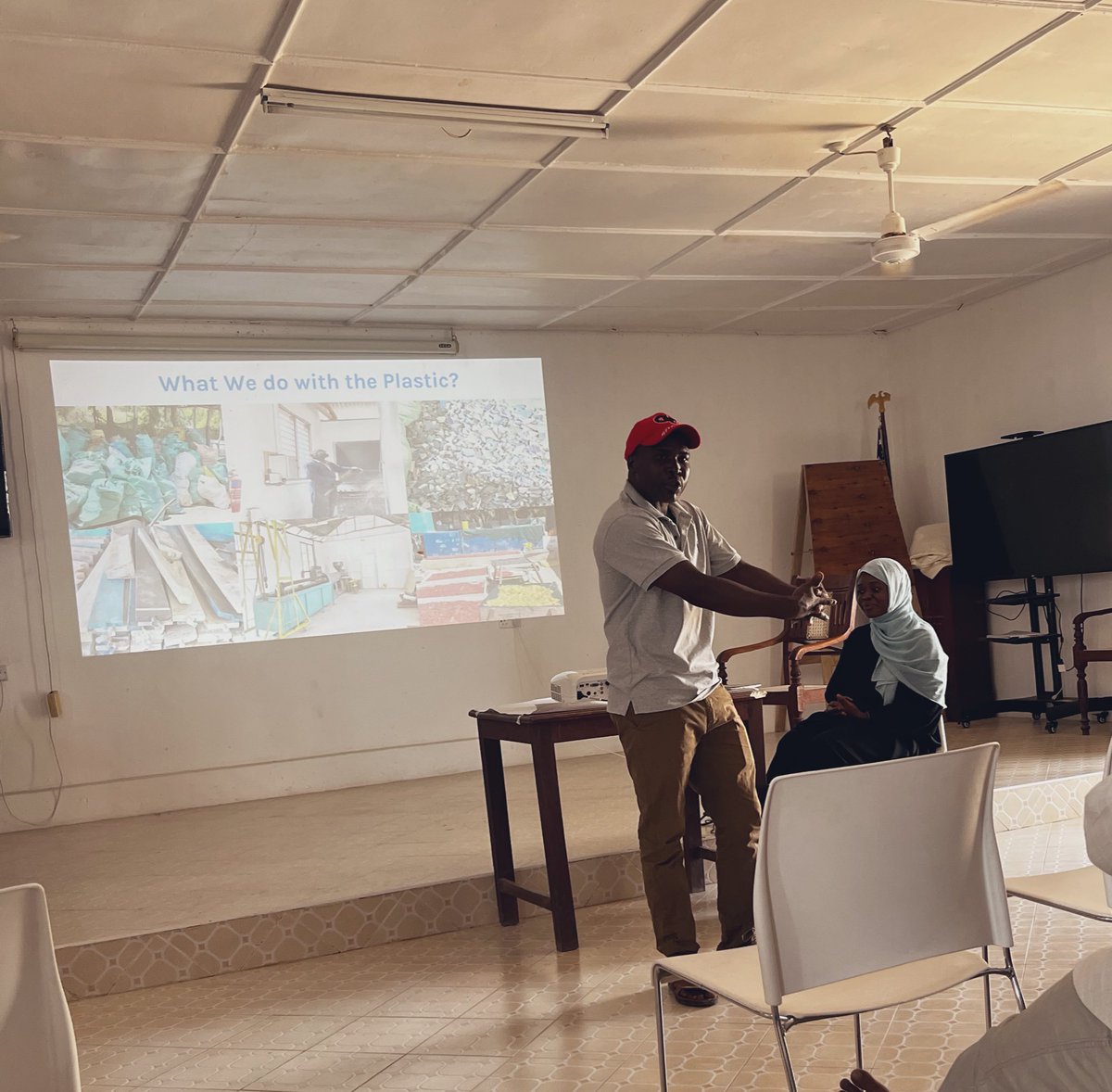 Asante @theflipflopi for inviting us to learn more about the #plasticrevolution in Lamu using community engagement, collections and the introduction of a brand new recycling centre. It all starts with education and partnership and the community here is keen for both #plasticfree