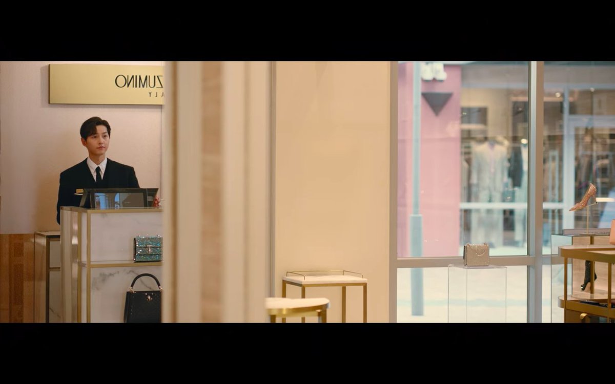 MeLJUSTgotHERE's tweet photo. Ooh why hello, #SongJoongKi #cameo.
#LittleWomen #ep2 #kdrama #netflix https://t.co/p1b49wCch5