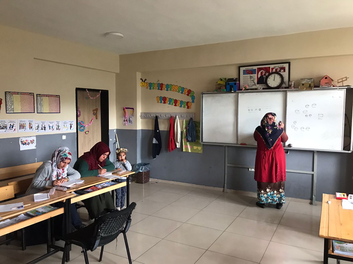 8 Eylül Dünya Okuma Yazma Günü kapsamında, Kurumumuzda Okuma yazma kursu eğitimlerine devam eden kursiyerleri ziyaret ederek eğitimleri ile ilgili gelişimlerini takip edip eksikliklerini gidermeye çalıştık. <a href="/tcmeb/">Millî Eğitim Bakanlığı</a> <a href="/Bitlis_Mem/">Bitlis İl Milli Eğitim Müdürlüğü</a>
<a href="/yegitim/">Yaygın Eğitim Merkezi🇹🇷</a>
#dunyaokumayazmagunu #hayatboyuokuyoruz