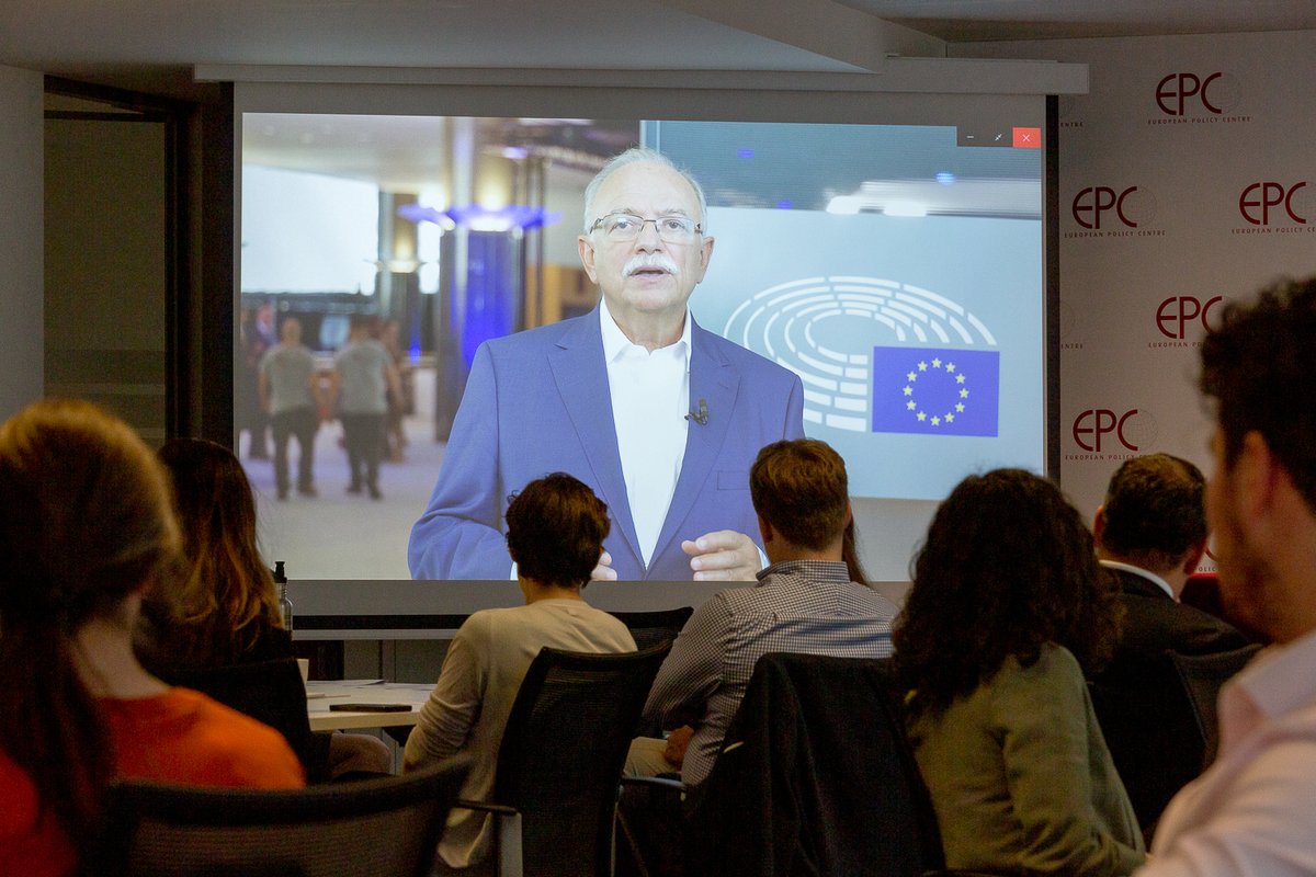 CnctingEurope's tweet photo. How can #diversity &amp; #inclusion be promoted in🇪🇺policymaking?  
Thanks to excellent speakers &amp; experts for joining us at yesterday's #worldcafe event jointly organised w/ @ThinkTank_Lab at the @epc_eu 

📸 by @OmarHavana https://t.co/lqQfOjGWXo