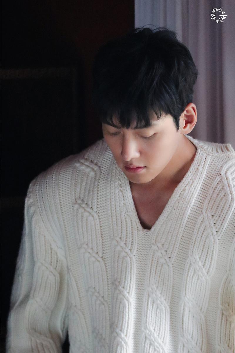 JCWPhilippines's tweet photo. [GLORIOUS]

Glorious Ent releases Actor Ji Chang Wook's Singles Magazine photoshoot behind cuts! 💖 https://t.co/eGqYDMasnV