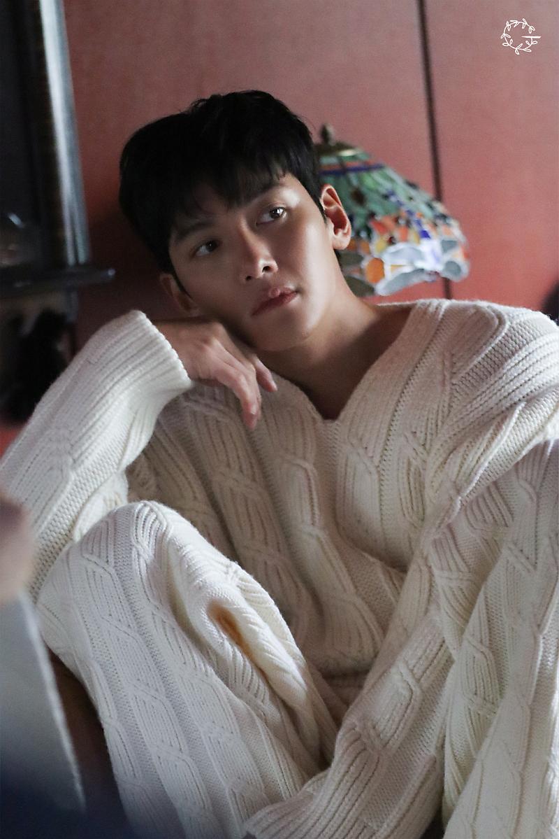 JCWPhilippines's tweet photo. [GLORIOUS]

Glorious Ent releases Actor Ji Chang Wook's Singles Magazine photoshoot behind cuts! 💖 https://t.co/eGqYDMasnV