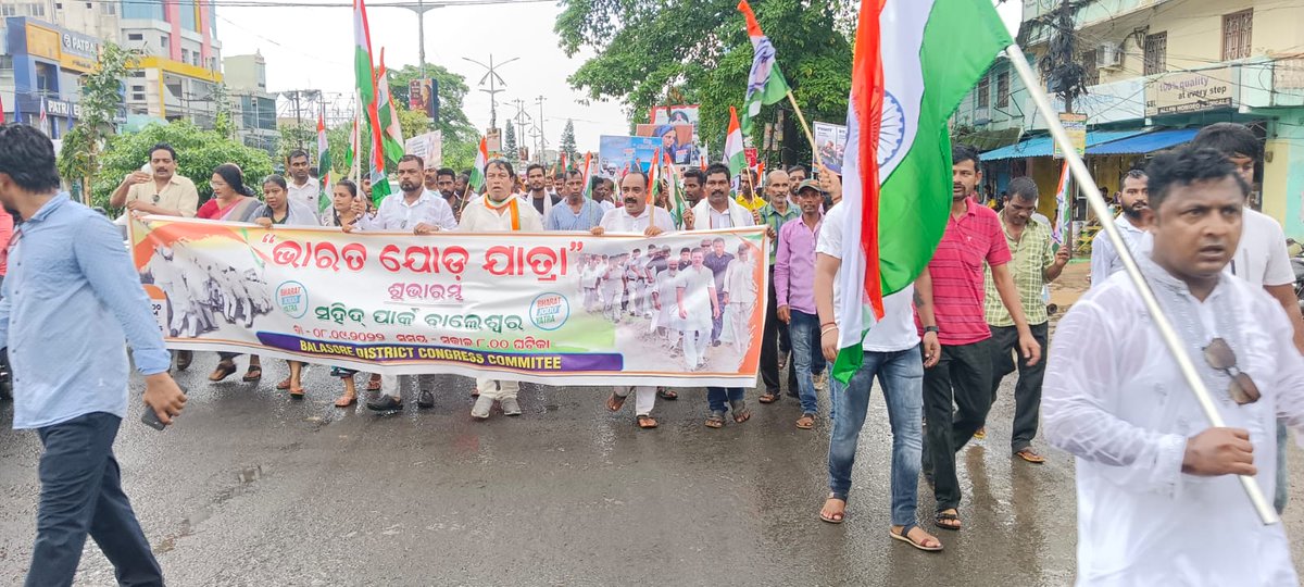 dcc_balasore's tweet photo. ବାଲେଶ୍ୱର ଜିଲ୍ଲା କଂଗ୍ରେସ ତରଫରୁ ଭାରତ ଯୋଡ଼ ଯାତ୍ରା ll ଦେଶର ଅଖଣ୍ଡତା ବଜାୟ ରଖିବା ପାଇଁ କଂଗ୍ରେସ ଦଳର ଐତିହାସିକ ପଦଯାତ୍ରା ll
#balasore #Congress
@INCOdisha @DrAChellaKumar @SaratPatINC @NavjyotiPatnaik @sanjivgiri_inc https://t.co/MkaXLLnNzz