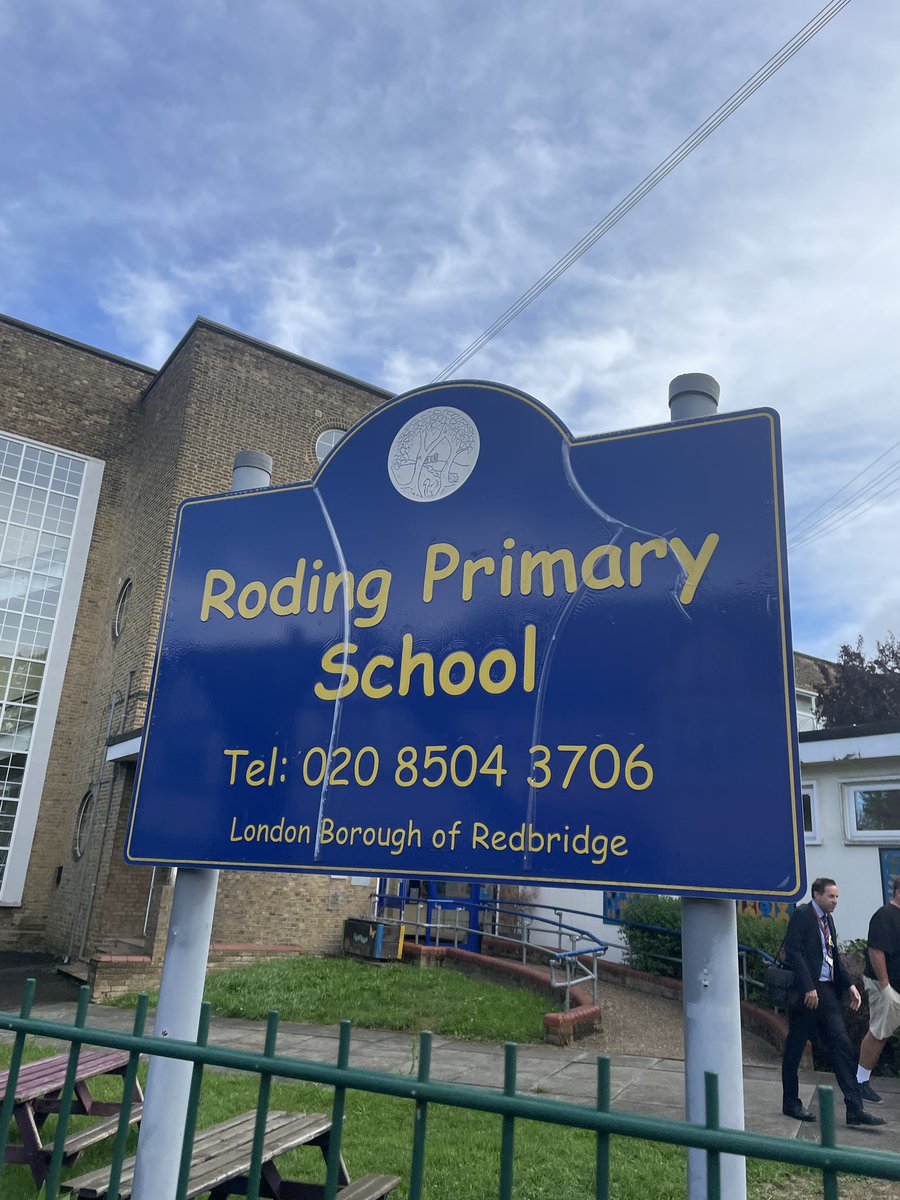 WHS_Year7's tweet photo. Great to visit @RodingSchool today with @shogan_whs to speak to parents of year 6 about transition to secondary school. Don’t forget to check out our school website for a chance to join one of our tours! https://t.co/Jwev86WzY0… #firstchoiceforwoodford #TeamWoodbridge https://t.co/2SDOZDTkX6