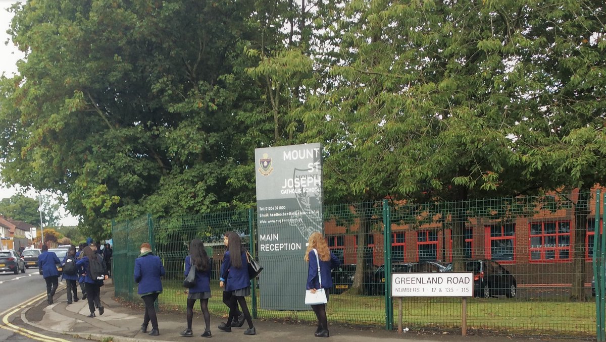 MSJBolton's tweet photo. Great start to the morning with students arriving bright and early for school and using their designated entrances for their corresponding year groups. #MSJCommuinty #WellDone #GreatStart https://t.co/7MbQReBjGQ