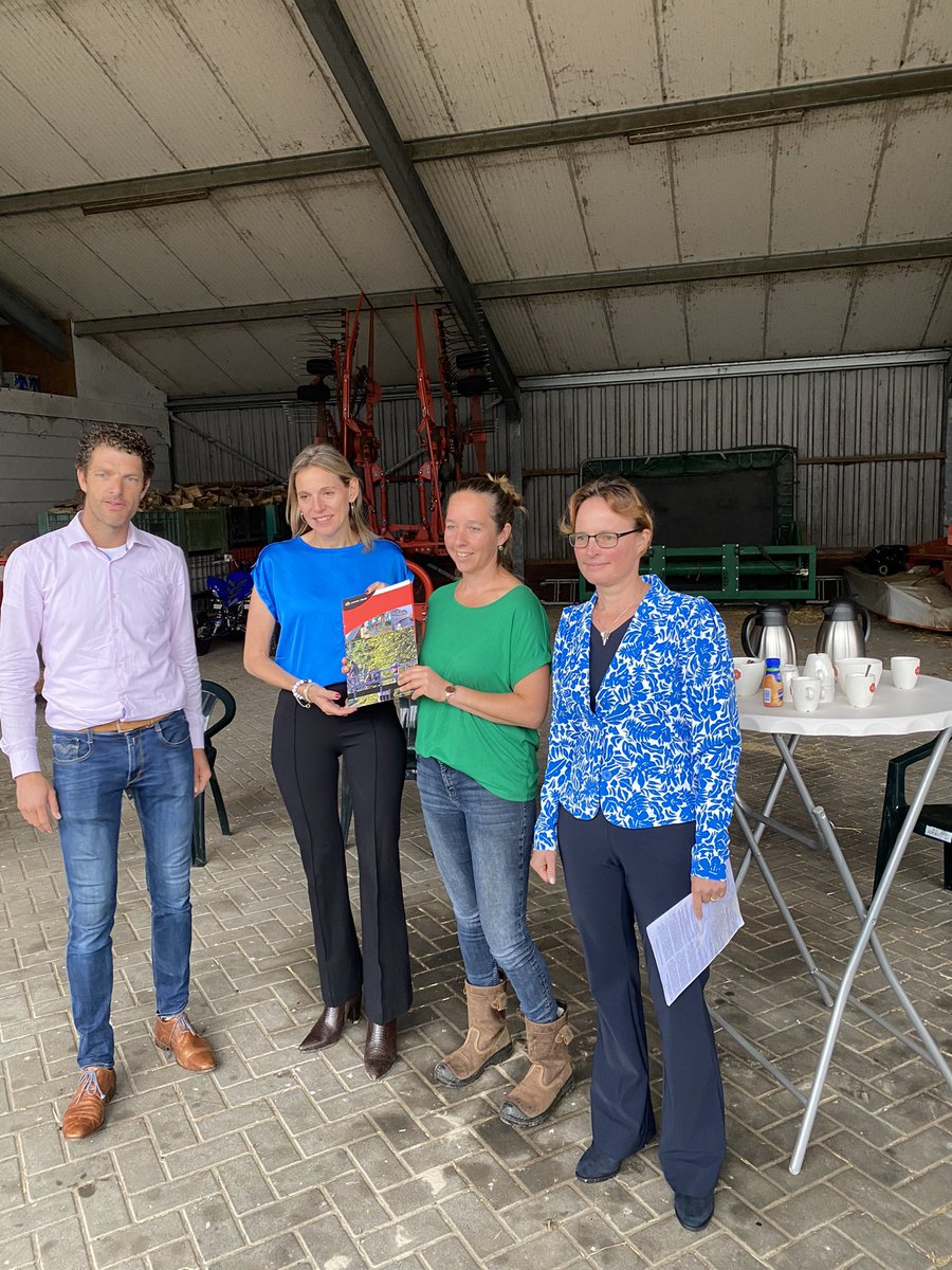 Vandaag subsidie gekregen van <a href="/ProvincieUT/">Utrecht</a> <a href="/MirjamSterk/">Mirjam Sterk</a> zodat we met landbouw, natuur en milieu organisaties samen kunnen werken aan de natuurinclusieve rendabele landbouw van de toekomst #perspectief voor boer &amp; natuur lami.nl/ondernemen/duu…