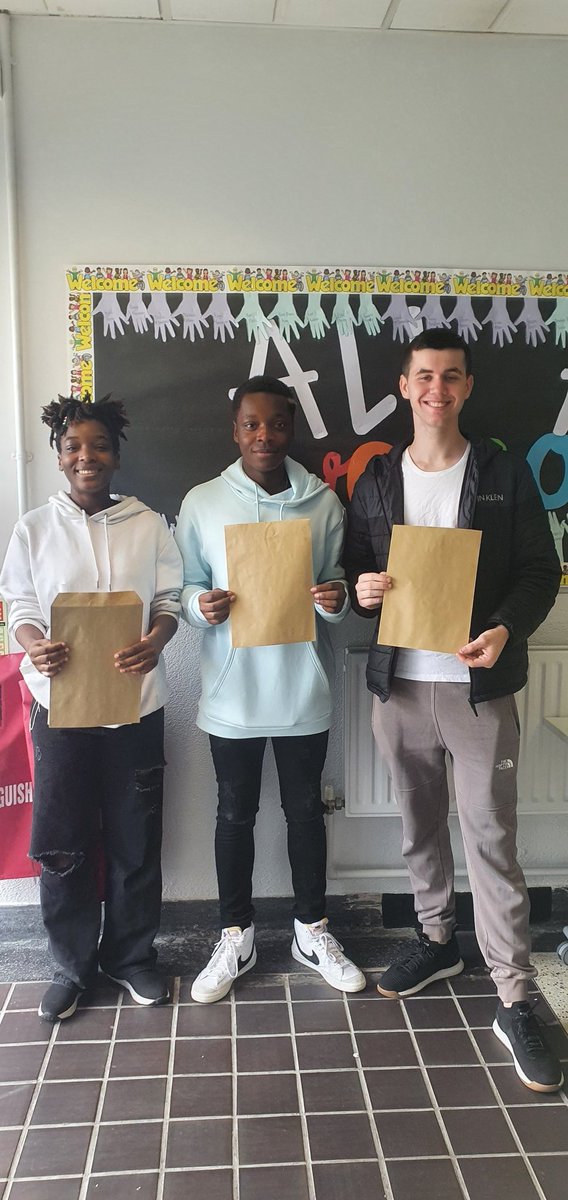 RisingTideProj1's tweet photo. Our Students were delighted with their Leaving Certificate Results 🙌 we are very proud of what they have achieved through the past few years in school and wish them all the best for their bright futures ahead 👩‍✈️👷🧘‍♀️🧑‍💻🧑‍🎓👩‍🎓🧑‍🚒👨‍🍳🧑‍🎤 https://t.co/yVbejIaYom