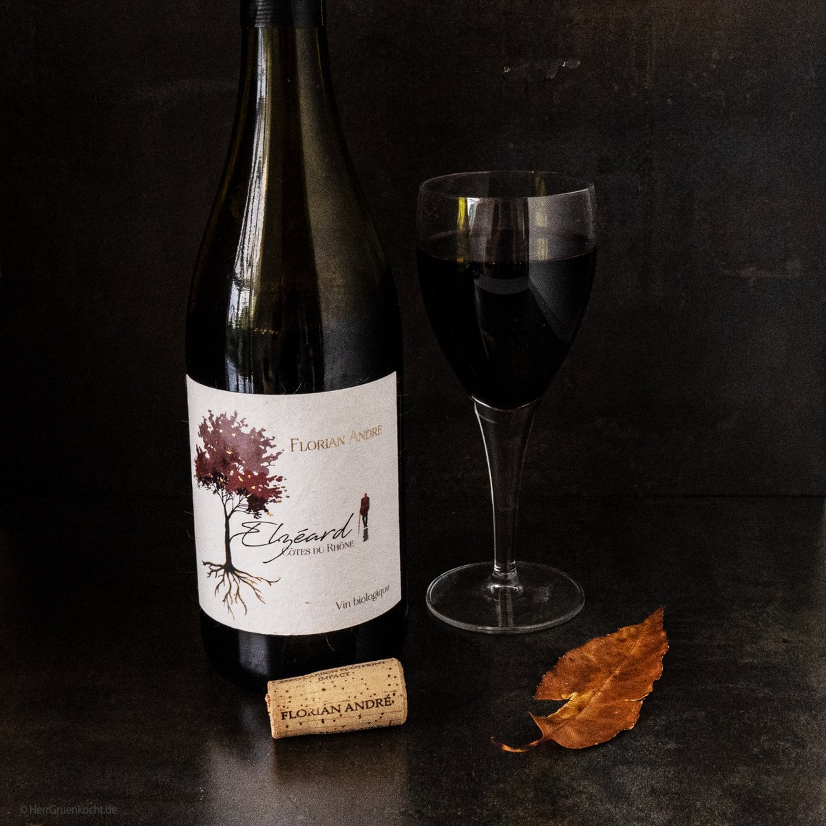 HerrGruenkocht's tweet photo. Gerade im Kochlabor: Weine der Côtes du Rhône. Hier der Bio-Wein »Elzéard« von Florian André.
Dazu gibt es auch ein Rezept, das am 16. September erscheint:-)
#Werbung #Wein #CotesduRhone #Elzéard #BioWein https://t.co/D6DGj7fCNA