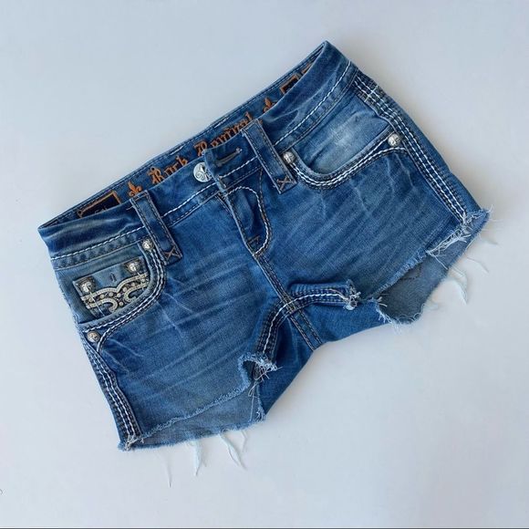 RubymoraJams's tweet photo. So good I had to share! Check out all the items I'm loving on @Poshmarkapp #poshmark #fashion #style #shopmycloset #rockrevival: https://t.co/FRzNv8hQdL https://t.co/Y0QLL8VnpL