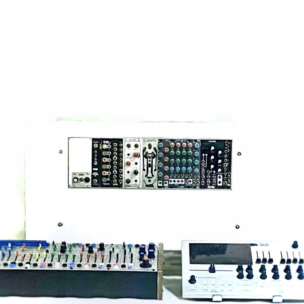 BCO31857217's tweet photo. ” White board "
#GR1
#buchla #qubitelectronix #errorinstruments #strymonengineering #nonlinearcircuits #intellijel #moddict #afterlateraudio #sergemodular #randomsource #Centrevillage #synthesizer #ModularSynthesizer #modularsynth #euroracksynth
#noiseengineering https://t.co/p8YuYZviPI