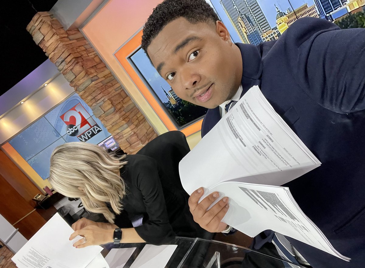 TonyBettonJrTV's tweet photo. Using paper scripts this morning….. first time in my career! Technology isn’t always reliable but the show must go on! #AMNewsers #ABC21 https://t.co/iGkEWdxNiX