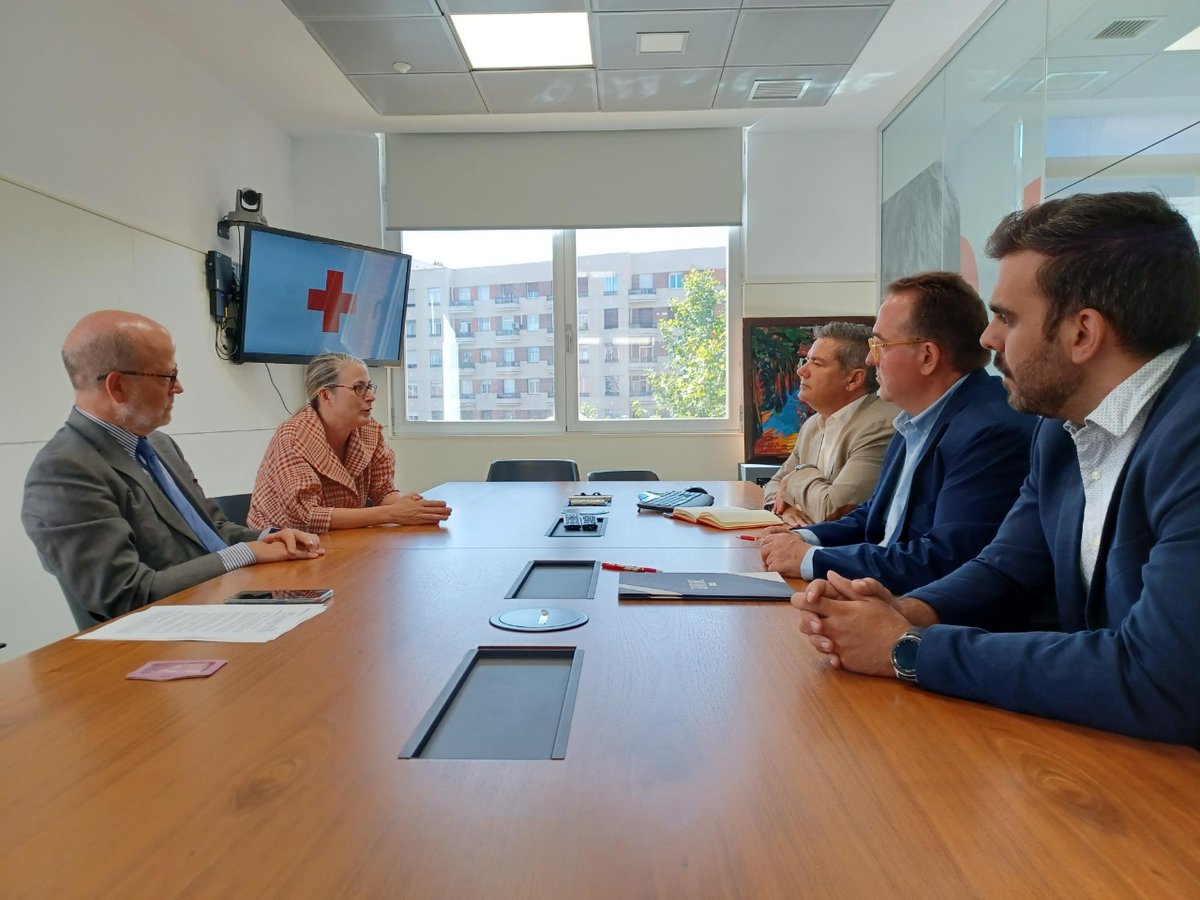 CEHEhosteleria's tweet photo. 🤝@CruzRojaEsp  y Hostelería de España, firman un convenio de colaboración con el fin de facilitar la inserción laboral de personas con dificultades en el acceso al mercado laboral.

👇Abrimos hilo https://t.co/19aDyQd8OB