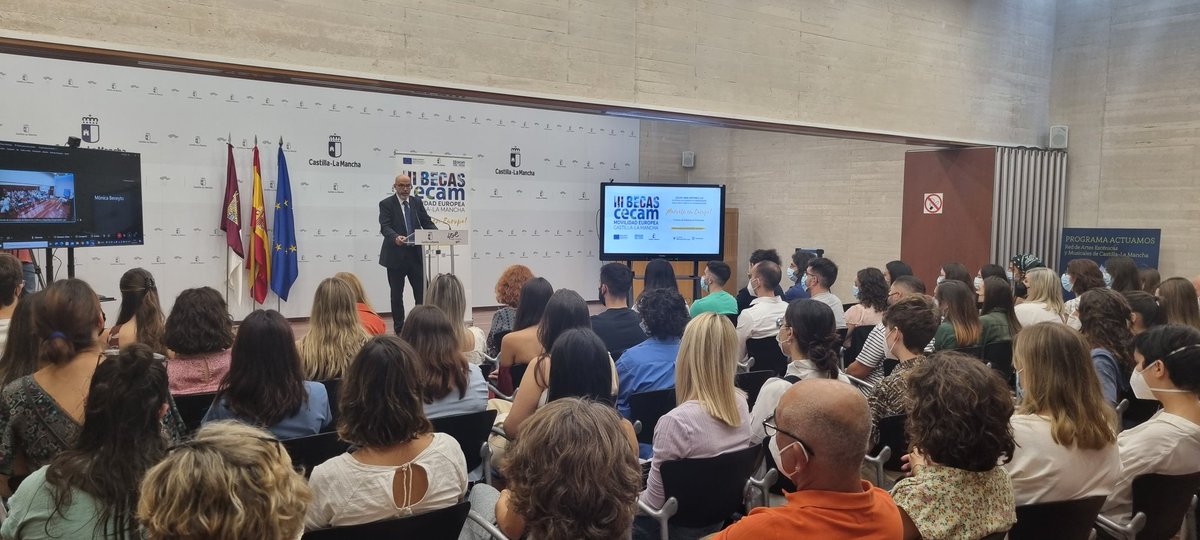 Luc_Pozo's tweet photo. Damos la bienvenida a los participantes finalistas de III Edición #BECASCECAM_Europa, que comenzarán 3 meses de prácticas no laborales en #Irlanda y #Bélgica, gracias a @_CECAM, con la colaboración de @gobjccm, @garantia_juv, @fondosocialeeu. https://t.co/wbitEmPukJ