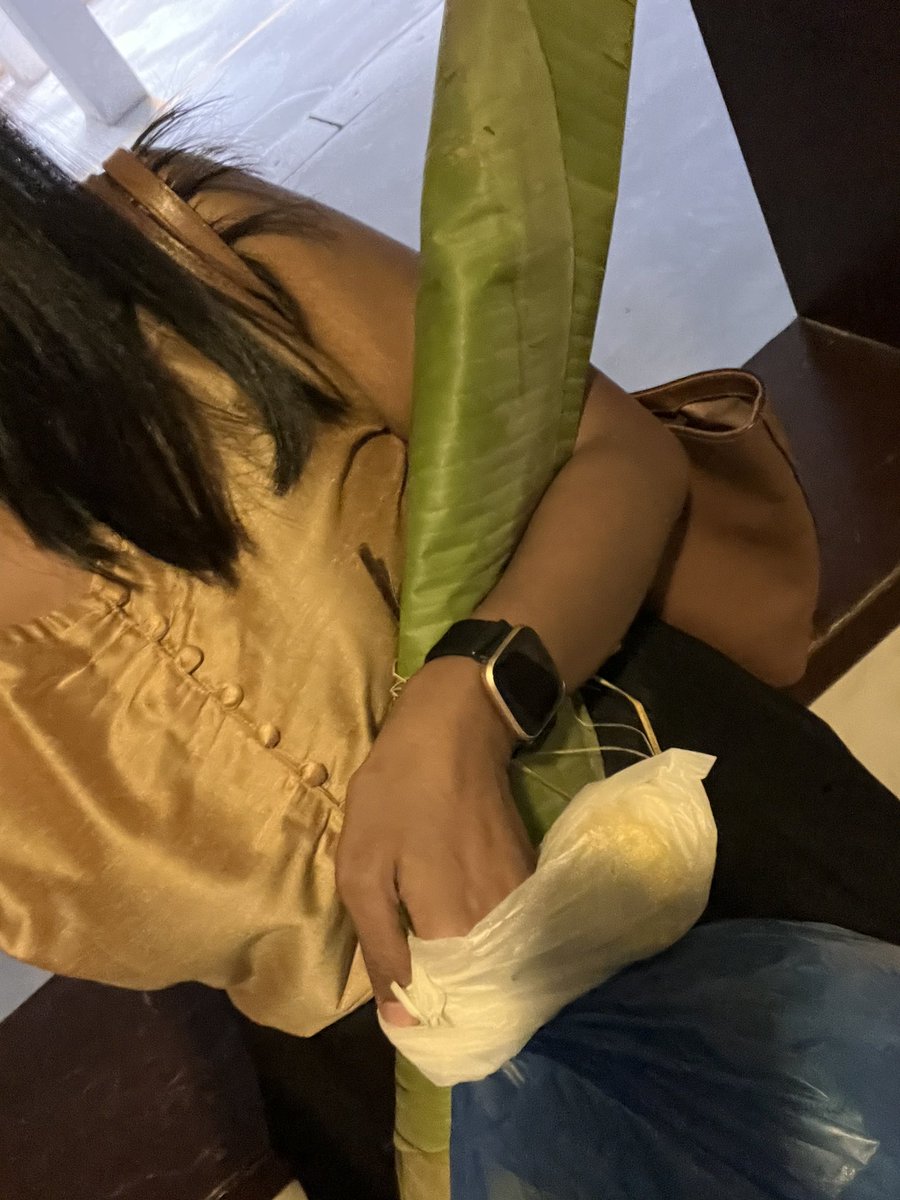 nyanikers's tweet photo. really went from this tweet to picking up banana leaves and flowers for lunch with my mallu bf’s parents in 2 years🥰 https://t.co/hUirRKIlBz