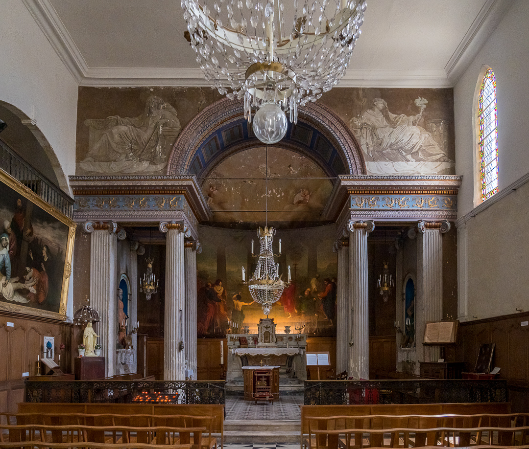NigelStanley's tweet photo. 4/5 #AiguesMortes The first snap is from Eglise Notre-Dame des Sablons with stained-glass windows by Claude #Viallat. It was a Temple of Reason during the French Revolution. The second two are from the The Chapel of the White Penitents with a painting by Xavier #Sigalon. https://t.co/XYEshwGUKH