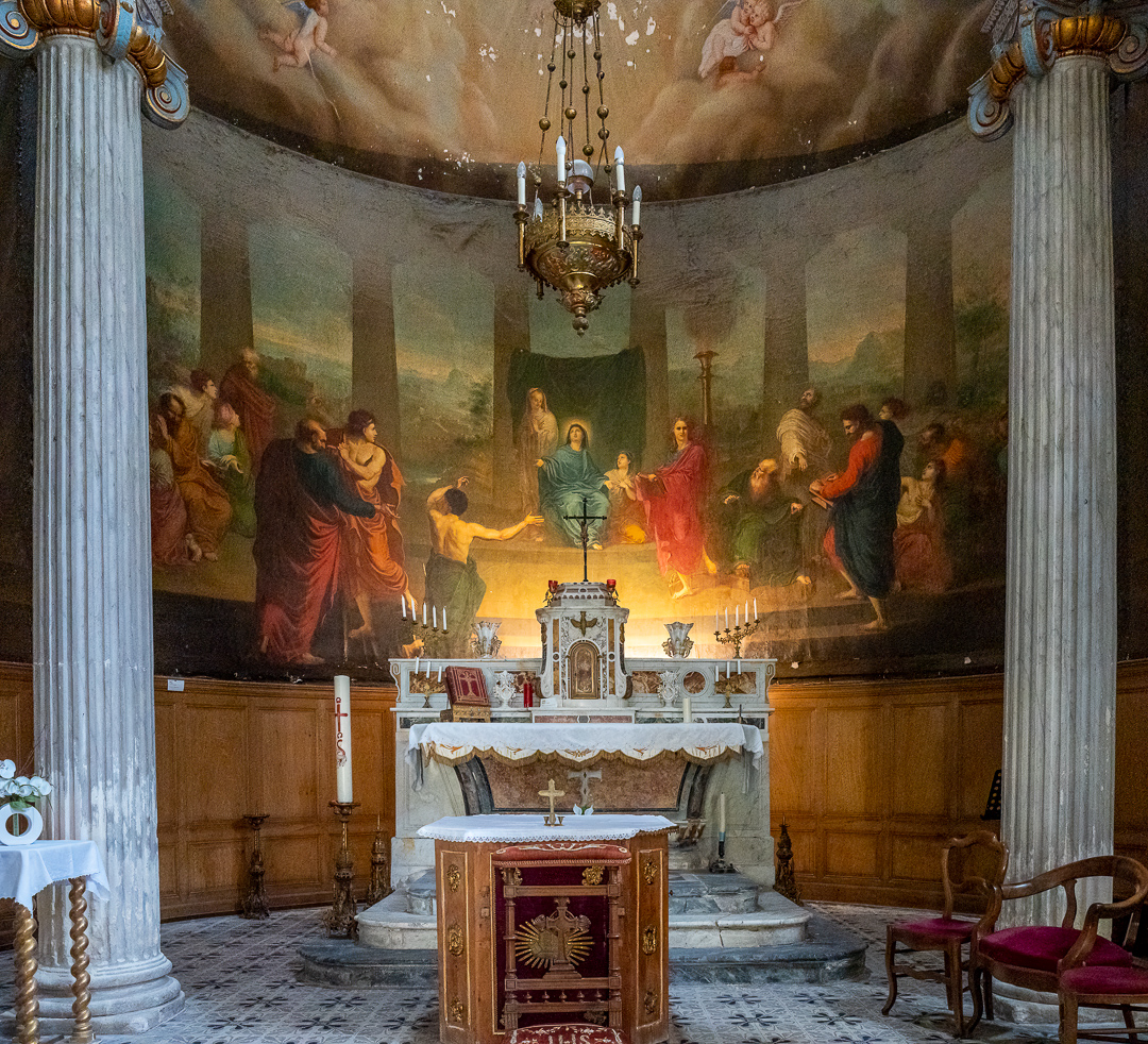 NigelStanley's tweet photo. 4/5 #AiguesMortes The first snap is from Eglise Notre-Dame des Sablons with stained-glass windows by Claude #Viallat. It was a Temple of Reason during the French Revolution. The second two are from the The Chapel of the White Penitents with a painting by Xavier #Sigalon. https://t.co/XYEshwGUKH