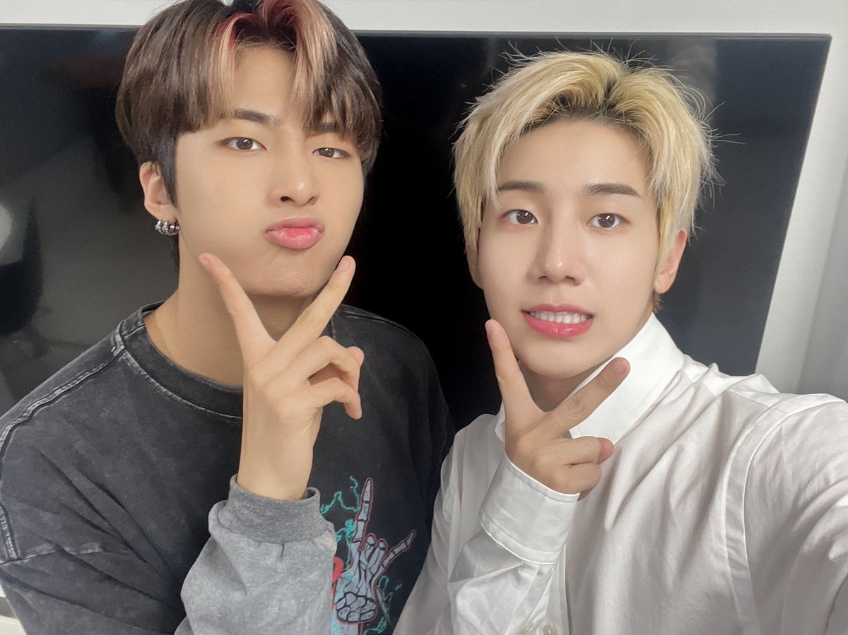 [🌟] #TAN

우리 소중한 소다를 위해
#창선 #지성 등장해찌롱💖

맏막즈의 깜짝
멘⭐️션⭐️파⭐️티
재밌으셨나요 ~ 😚

다음 멤버는 과연 누구누구누궁?
저희가 또 올지도 몰라용😋

추석 연휴 잘 보내세용 소다 👋🏻💕

#티에이엔 #창선 #주안 #재준 #성혁 #현엽 #태훈 #지성