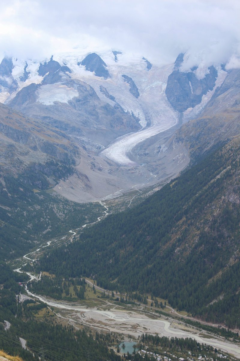 nccrSpin's tweet image. Nothing better to clear one&apos;s head after days of qubit discussions than the fresh air of the Swiss Alps #QuantumHike #SpinQubit5 #Pontresina2022