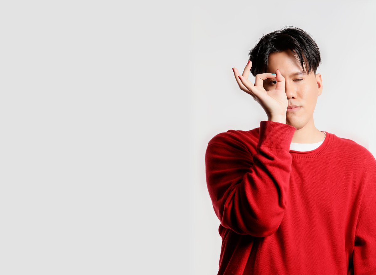 Clean lines and emotive vocal. Check out the fizzy, ebullient wave of cool that is <a href="/sekimusiconline/">SEKI</a>’s new single Play It Cool: blackplastic.co.uk/alternative-el…