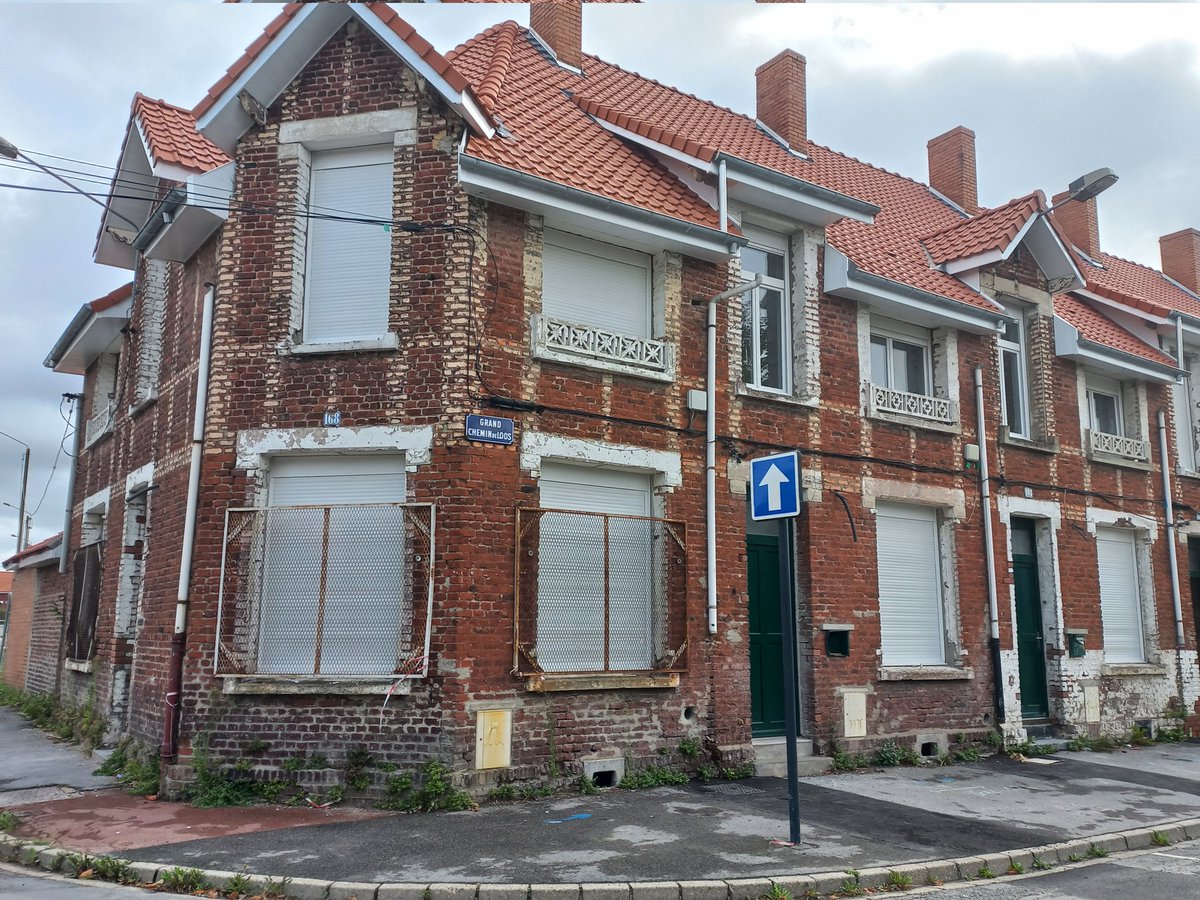maisonsetcites's tweet image. Nous visitons aujourd'hui le chantier de réhabilitation @AnruOfficiel de la cité 12, à @VilleDeLens. 49 #logements sont en cours de travaux @Prefet62 @AggloLensLievin @ActionLogement @BanqueDesTerr