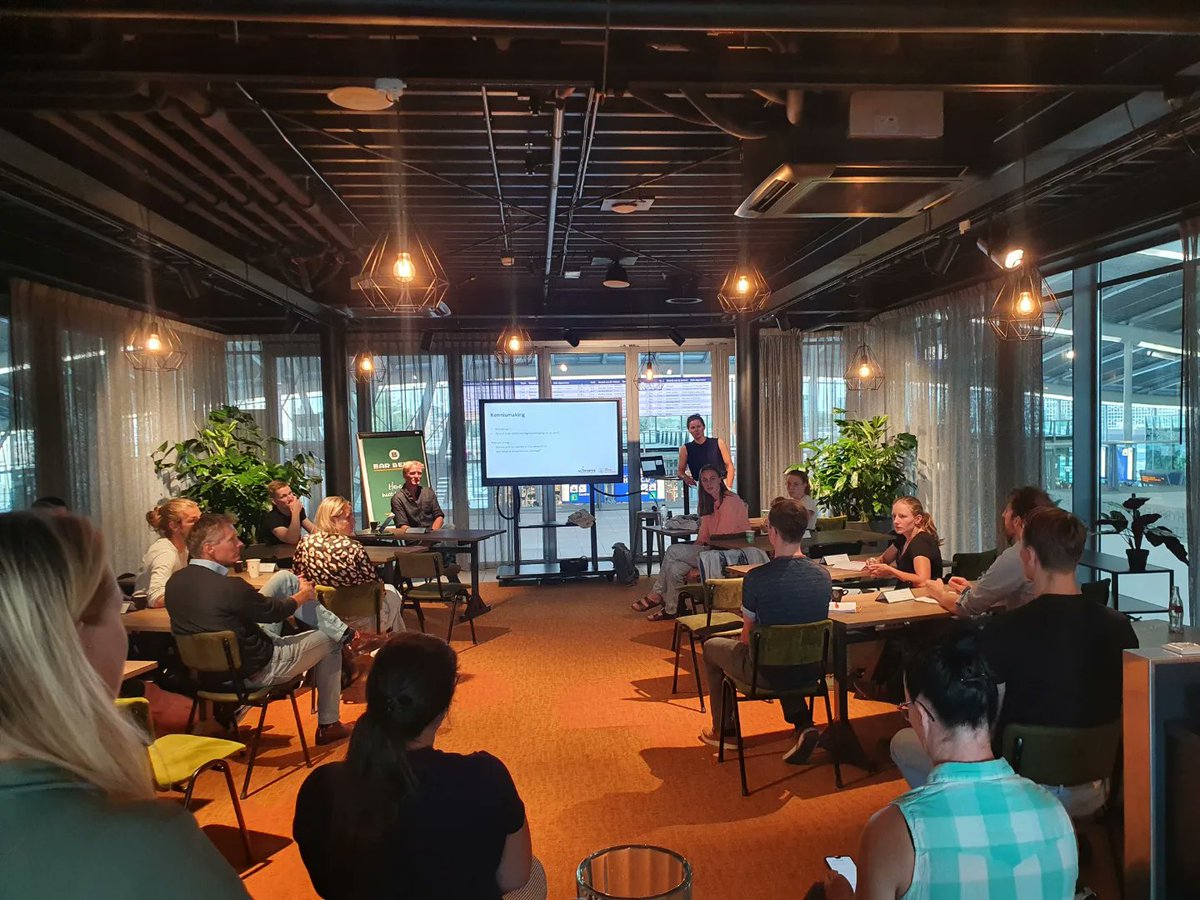 NL_sporter's tweet photo. Leuke meeting gisteren van @NL_sporter met de @nocnsf_AC, voor diverse topsporters over atletenvertegenwoordiging bij de sportbonden. Actueel thema! En heel goed om kennis te delen. 
Daarna met z'n allen naar @kingofthecourtbeach voor spectaculaire sport en entertainment! 🙌🇳🇱 https://t.co/2zsKgGid3s