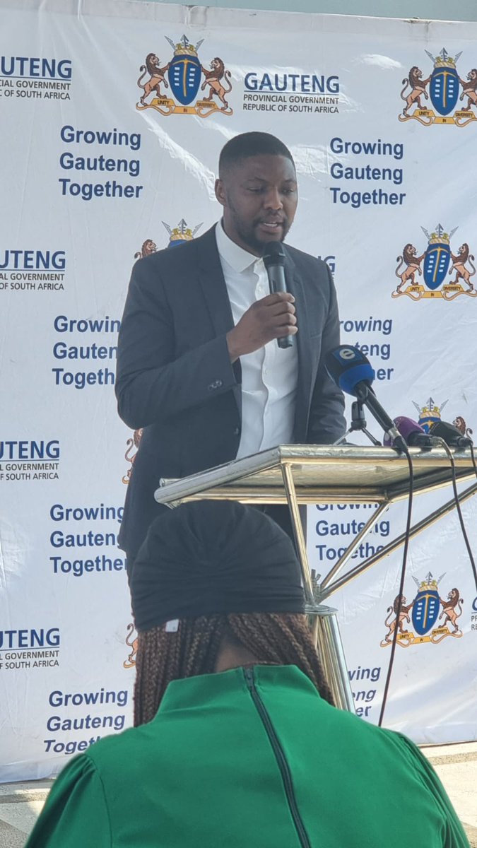 TheGautrain's tweet photo. Gautrain station Driver’s Licence Testing Centres (DLTCs) are now open and we can help with the following:
📌 Licence card renewals
📌 Temporary driver’s licence applications
📌 Traffic fine payments
More here: https://t.co/29ianveC05
#RequestASlot
#GautrainJourneys
Cc @GPDRT_ https://t.co/8Ie3drPCLF