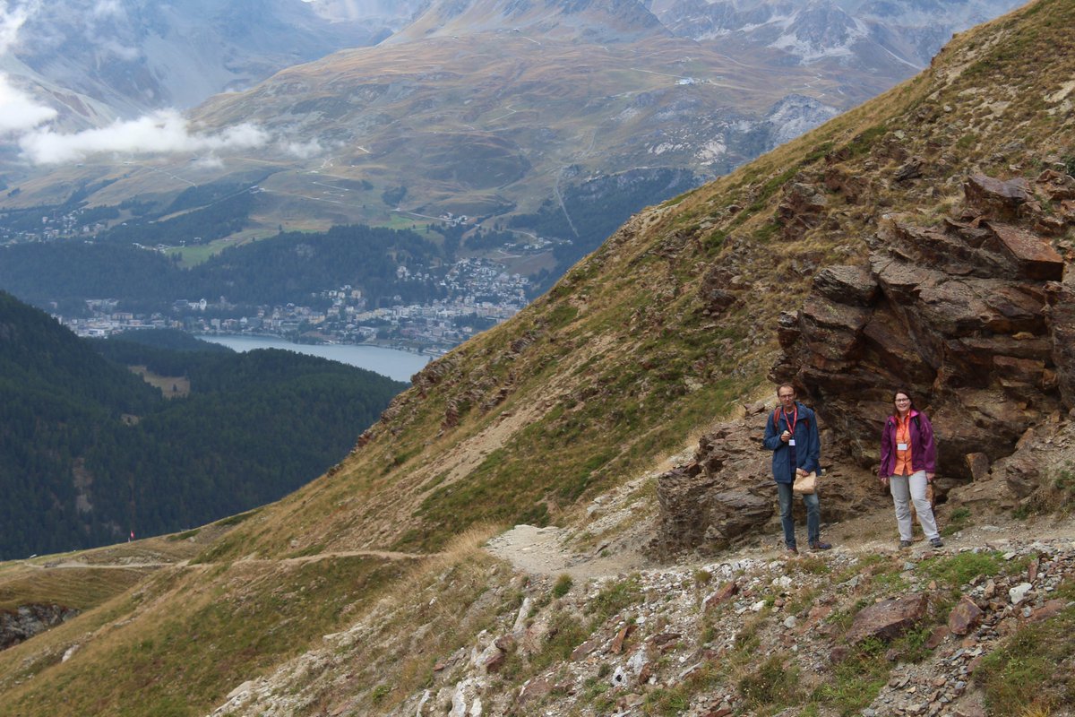 nccrSpin's tweet image. Nothing better to clear one&apos;s head after days of qubit discussions than the fresh air of the Swiss Alps #QuantumHike #SpinQubit5 #Pontresina2022