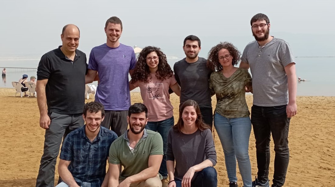 ComplexPhoton's tweet photo. Hi Twitter! 
We are the Complex Photonics Lab @HebrewU, led by Yaron Bromberg. We will soon start sharing our research on #quantum and classical light in complex media! Stay tuned for cool results and other fun stuff😎 https://t.co/80uQVMQ4Jh