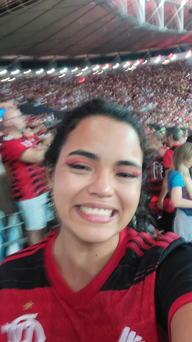 gessicaliana's tweet photo. TUDO NOSSO!!! 😭♥️🖤
No maraca eu vou torcer
Arco-íris vai tremer
E o mundial vocês nunca vão ter!!!
#FLAxVEL #Flamengo https://t.co/epUa9MRAOn