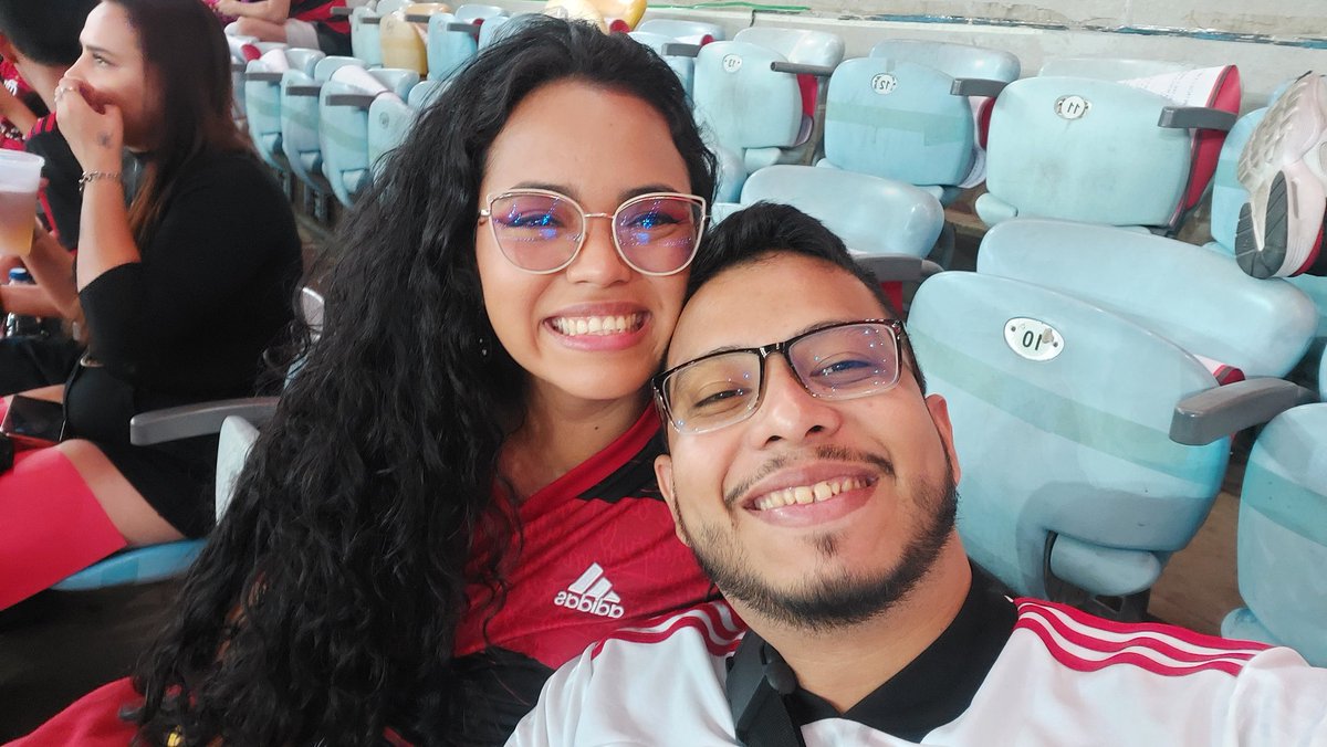 gessicaliana's tweet photo. TUDO NOSSO!!! 😭♥️🖤
No maraca eu vou torcer
Arco-íris vai tremer
E o mundial vocês nunca vão ter!!!
#FLAxVEL #Flamengo https://t.co/epUa9MRAOn
