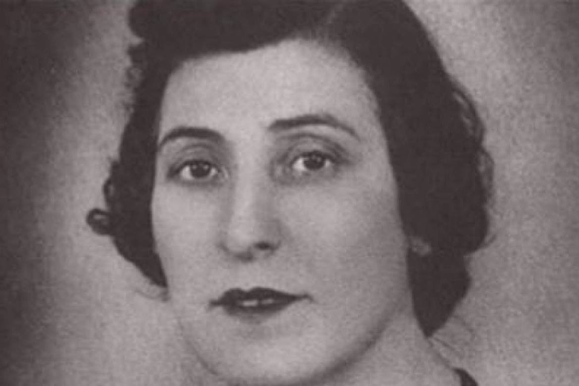 ANPIRomaPosti's tweet photo. Leader della #Resistenza greca, #EleniKaragianni, madre di 7 figli, venne catturata su delazione dai nazisti nel 1944.Torturata brutalmente venne inviata presso il campo di concentramento di #Haidari, alla periferia di #Atene.Fucilata l'#8settembre 1944, morì all'età di 46 anni. https://t.co/kogd75ZkTY