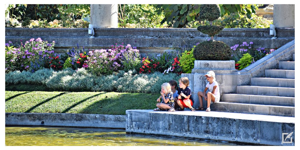 Tout comme #EdmondRostand qui "laissa traîner tant de rêves" dans les jardins de la Villa Arnaga, laissez-vous porter par la poésie du lieu🙌Peut-être vous amuserez-vous "de l'air qui change les couleurs, des fleurs qui changent de parfum, des oiseaux qui changent de chansons"🙂?