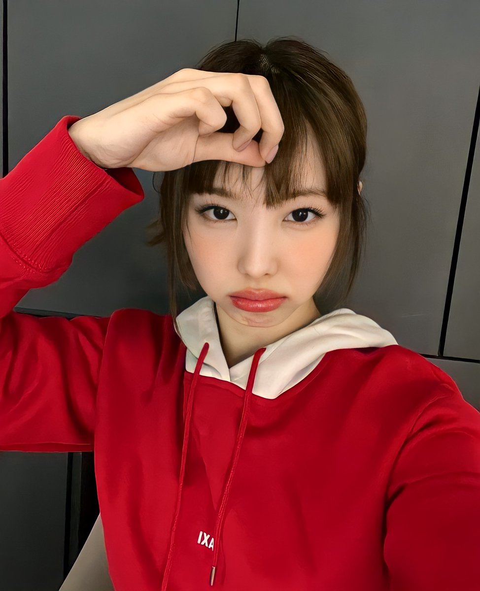 Wansu1020's tweet photo. Such a cutie nayeon🥹

#NAYEON #나연 https://t.co/nVZ0Vj4hOO