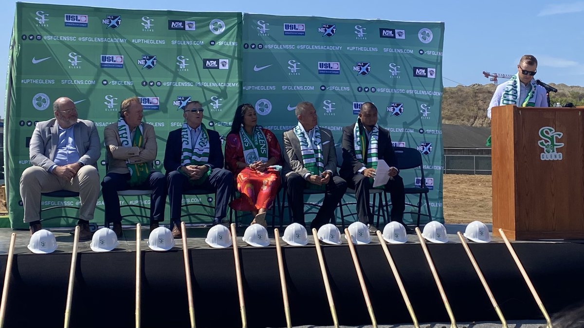 IEConsulGenSF's tweet photo. Wonderful to meet Mayor @LondonBreed at @SFGlensSC groundbreaking. With 70 diverse adult and youth teams and over 1,000 active players, the Glen’s ambition is only matched by the focus, work and creativity of its members and supporters👏👏☘️- https://t.co/CUq93bseW0. https://t.co/zRWVq11yMR