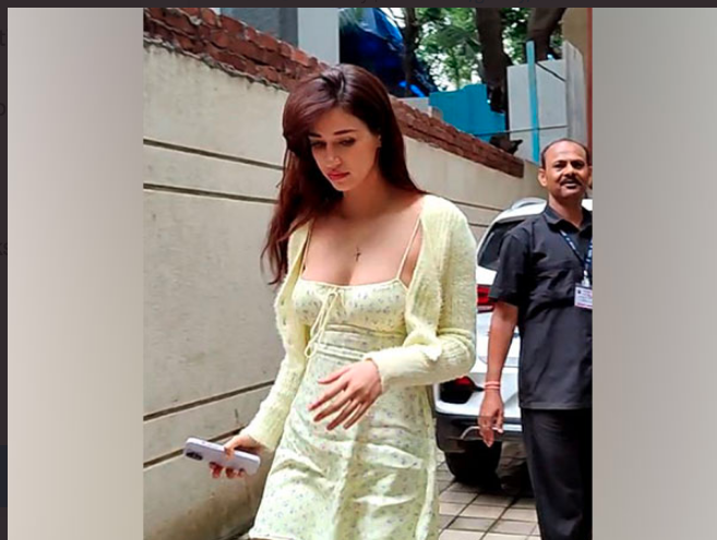 MeenaDasNarayan's tweet photo. Why is #DishaPatani always in #UndressMode #BoycottBollywood https://t.co/cOnk5yvKhm
