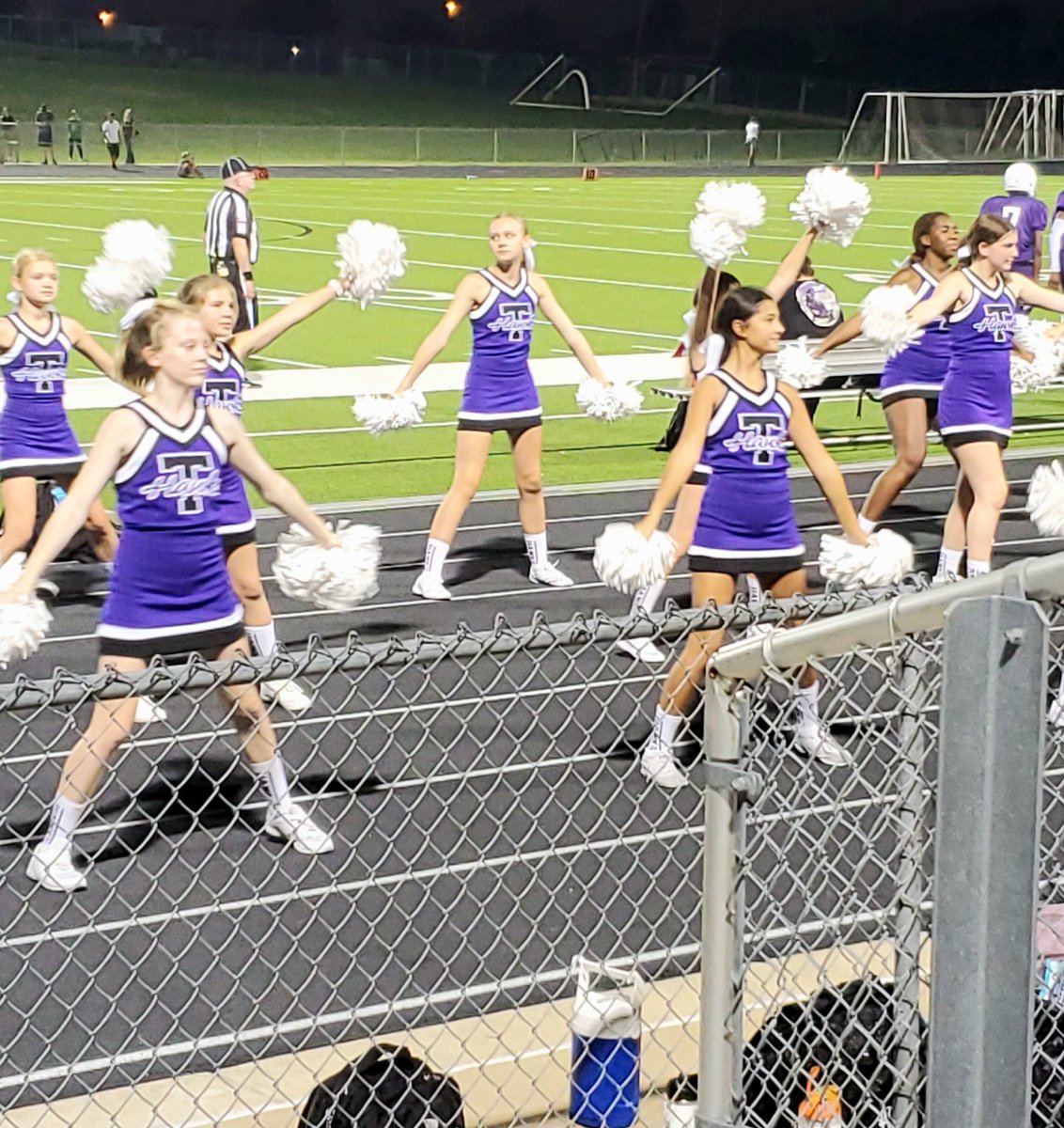AmyParten32's tweet image. Nothing better than ending my day by watching Sam cheer her 1st game as an 8th grader! I even got to bring her cousins along to join in on supporting her! I&apos;m all smiles with a full heart ❤️ #Hawks #TMScheer #grateful