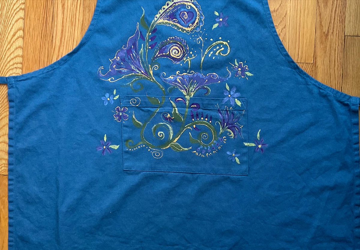 outlawbunny's tweet photo. I painted my apron. #Kitchenmagic #kitchenwitch #Hearthmagic https://t.co/DnlHFpwKkj