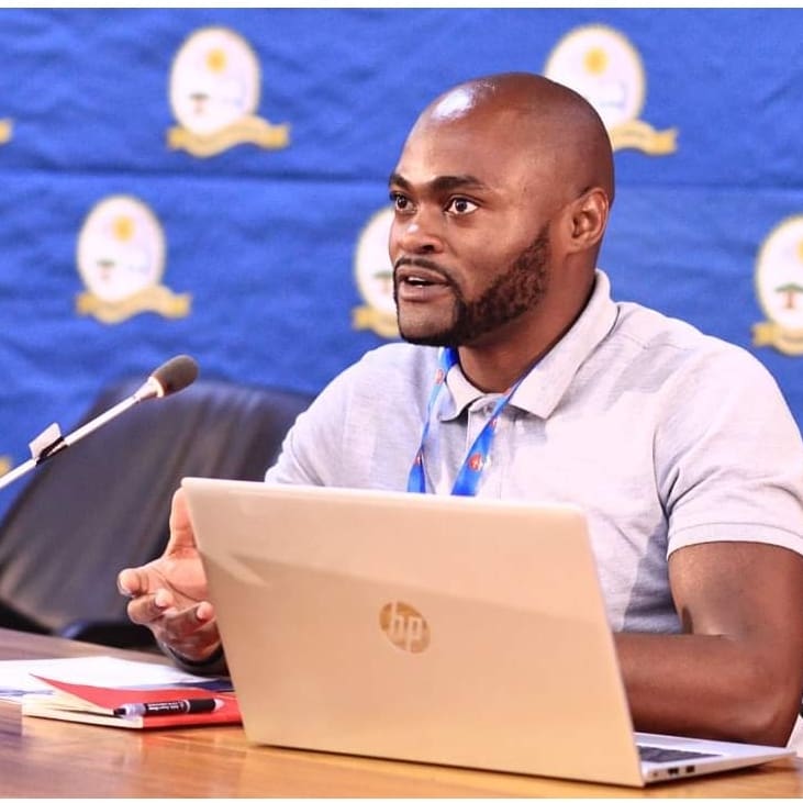 thebornreader2's tweet image. #NewProfilePic