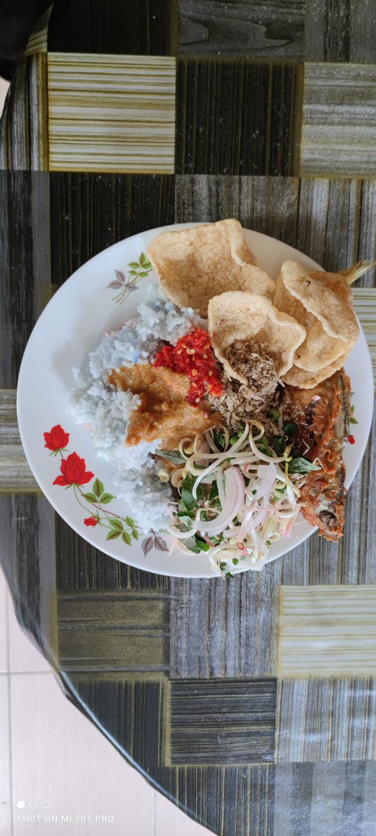 amrandika's tweet photo. nasi kerabu
#buatsendiri
#5jam https://t.co/Y8tK7WZXJI