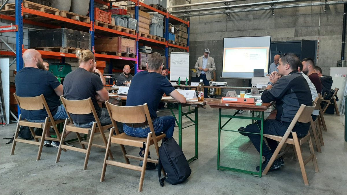 Im Tagesseminar "Führung im Werkhof" , das am Dienstag, 06.09.2022 in Aarau stattgefunden hat, lernten die Teilnehmenden die zentralen Aufgaben kennen, die bei der Leitung eines kommunalen Werkhofs anfallen.

Ein grosses Dankeschön an alle Teilnehmenden.