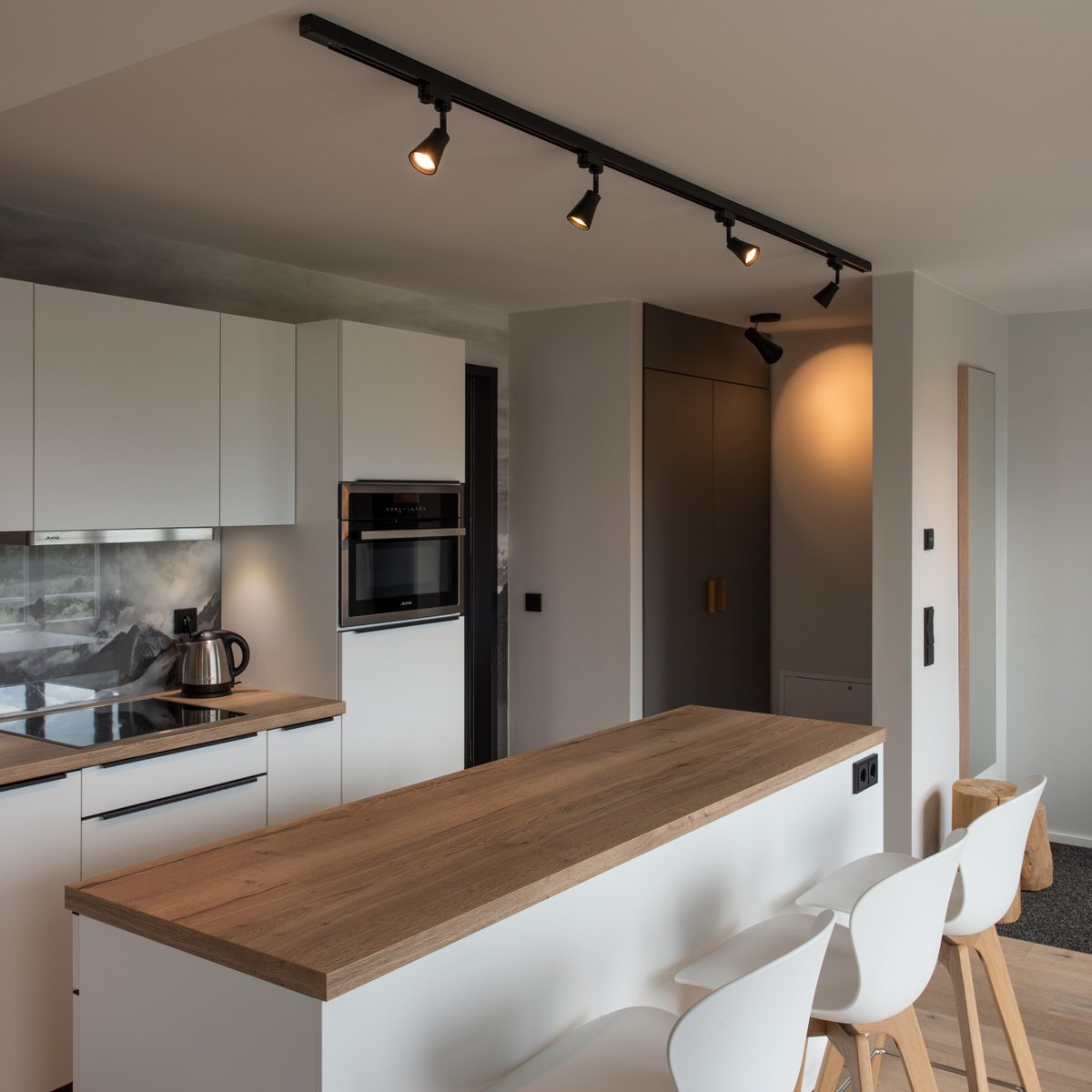 slvnorway's tweet image. SLV AVO TRACK 😍 ATTRAKTIV EFFEKTBELYSNING 

Se mer online: bit.ly/3Ku1BZT

#slv #slvlys #experiencelight #avotrack #spotlight #trackspot #effektbelysning #butikkbelysning #innendørsbelysning #BW22 #eliaden2022 #eliadenutstiller  #ELNR