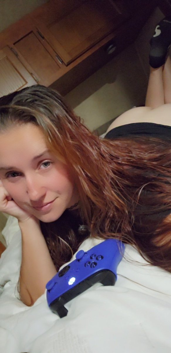 Brit09067528's tweet photo. Insomnia is the bitch I hang with and she's a dirty slut 🍑👅 https://t.co/O5gHXPY532