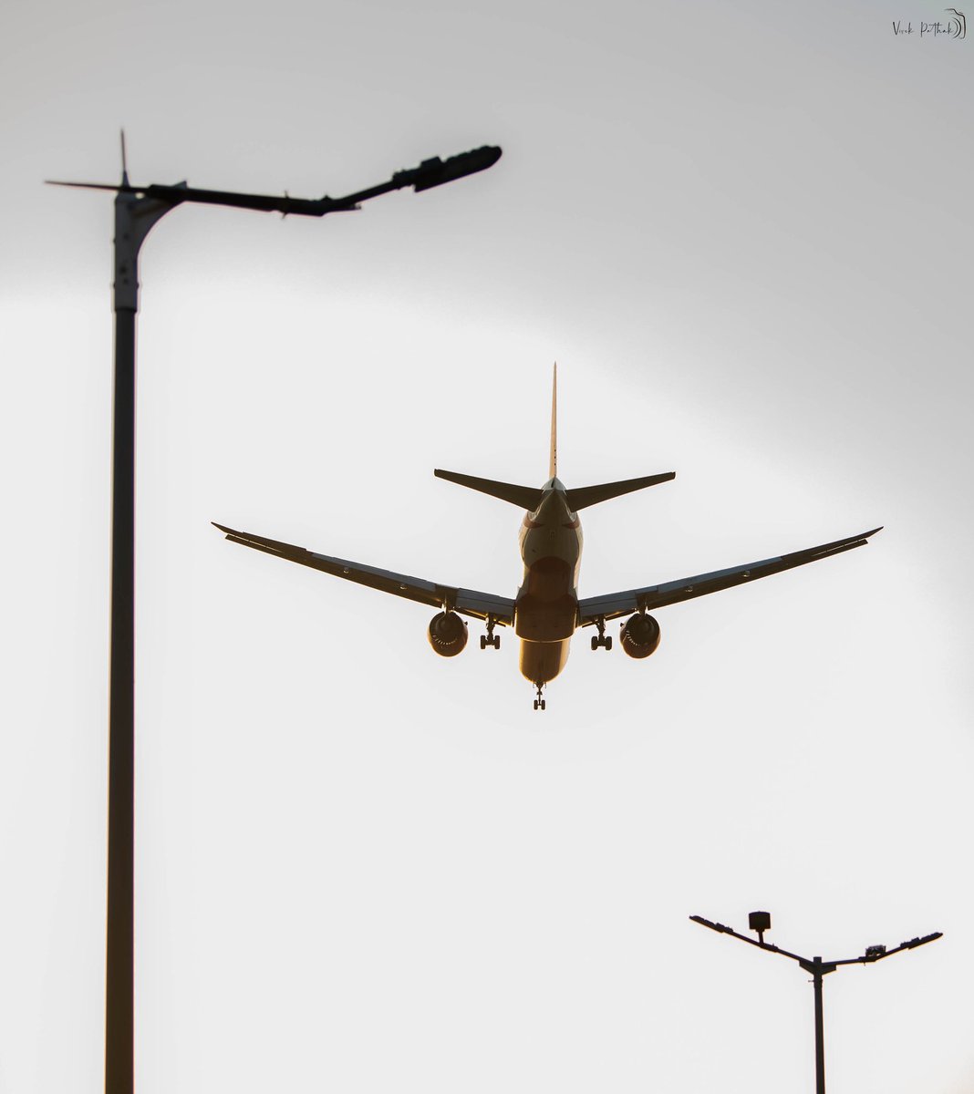 pafcoms's tweet photo. #aircraft crossing over the electric poles!
#dpeg #delhidiaries
#NikonPhotography by #VivekPathak
#NikonD750 Nikkor 70-200 1:2.8mmE FL ED
#ILoveNikon
@NikonIndia
#photography
#aircrafts #flight #aeroplane #flying #aircraftphotography #aircraftphotos #landing https://t.co/vjuFKx1C3V