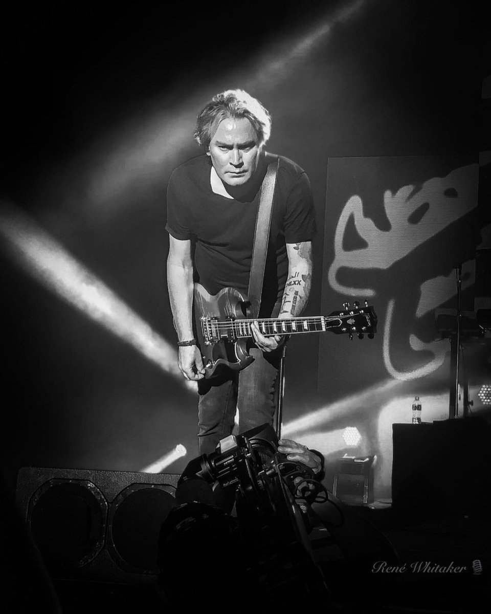 B_FernquistFans's tweet photo. How awesome are these shots of @bradfernquist from @googoodolls show at Leader Bank Pavilion in Boston!
🎸❤️🔥
#BradFernquist
#googoodolls
#Gibson @gibsonguitar
#renewhitakerphotography
📸 Rene Whitaker Photography https://t.co/i5rJYH3rT3
