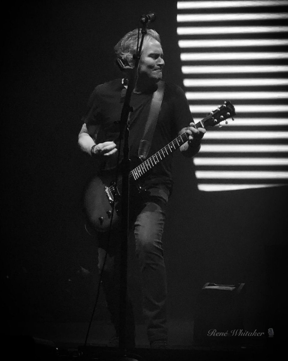B_FernquistFans's tweet photo. How awesome are these shots of @bradfernquist from @googoodolls show at Leader Bank Pavilion in Boston!
🎸❤️🔥
#BradFernquist
#googoodolls
#Gibson @gibsonguitar
#renewhitakerphotography
📸 Rene Whitaker Photography https://t.co/i5rJYH3rT3