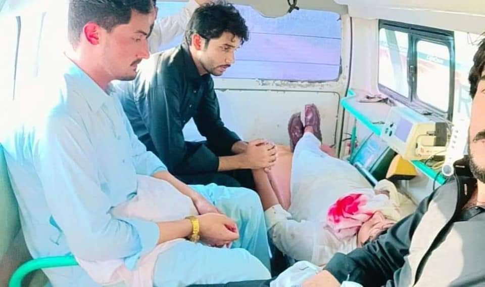 ScholarSher's tweet photo. گومل یونیورسٹی ڈیرہ اسماعیل خان کے طلباء پر لاٹھی چارج سے اپنا کرپشن نہیں چھپا سکتے ہیں۔ 
#GoVcGo https://t.co/c4SEyRBdLh