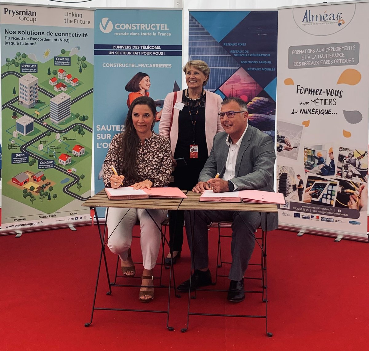 Constructel (@constructelc) on Twitter photo <a href="/ConstructelC/">Constructel</a> et <a href="/AlmeaFormations/">Alméa-formations-interpro</a> ont signé une convention de #partenariat  à la Foire de Chalons. 
Le groupe a à cœur de participer au développement économique des régions dans lesquelles il est implanté. #télécoms #fibreoptique #grupovisabeira #ftth <a href="/OrangeGrandEst/">Orange Grand Est</a> <a href="/ConstructelC/">Constructel</a> et <a href="/AlmeaFormations/">Alméa-formations-interpro</a> ont signé une convention de #partenariat  à la Foire de Chalons. 
Le groupe a à cœur de participer au développement économique des régions dans lesquelles il est implanté. #télécoms #fibreoptique #grupovisabeira #ftth <a href="/OrangeGrandEst/">Orange Grand Est</a>