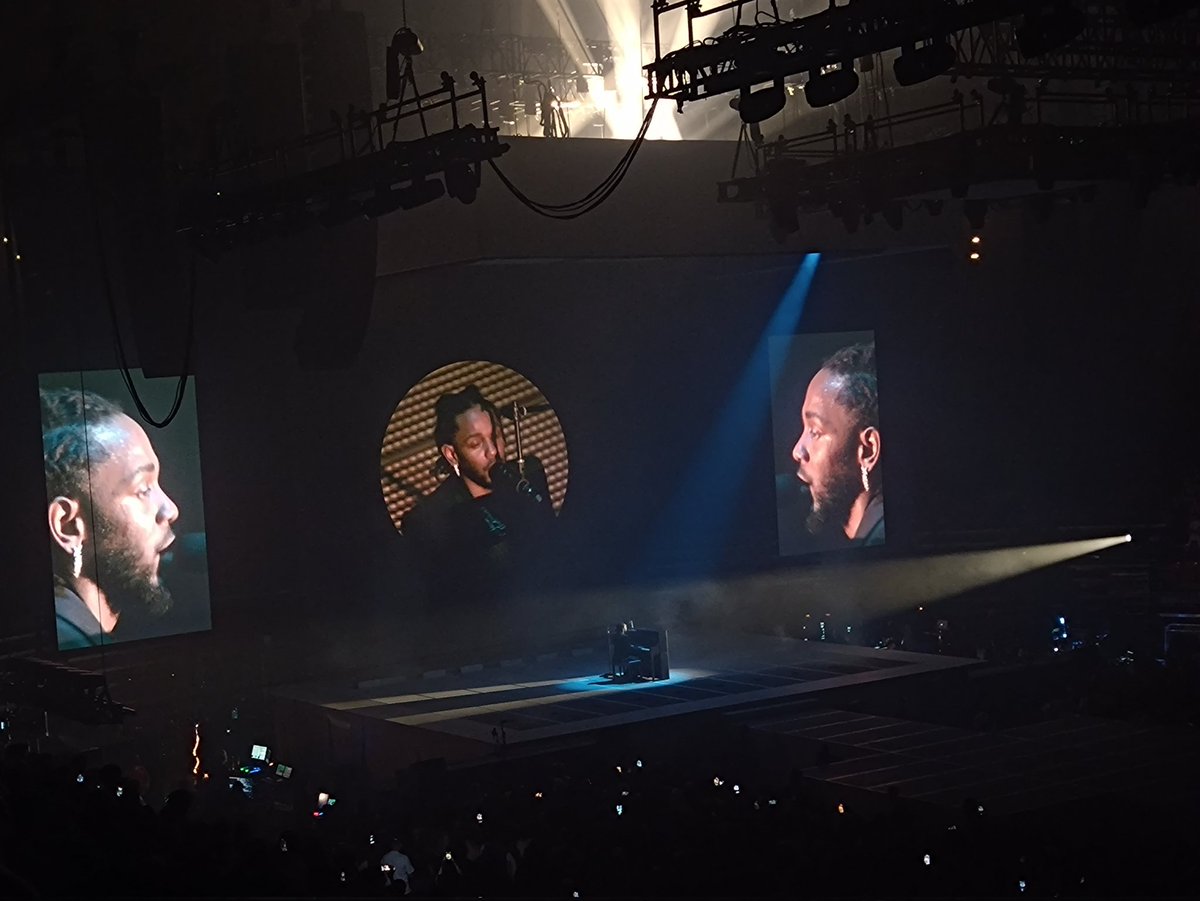 acarriedog11's tweet photo. GOAT @kendricklamar #BigSteppersTour https://t.co/rEmy7kvhC9