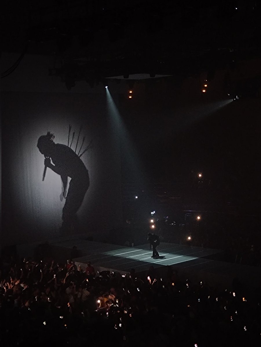 acarriedog11's tweet photo. GOAT @kendricklamar #BigSteppersTour https://t.co/rEmy7kvhC9